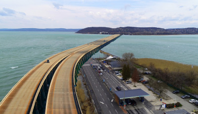 A tervek m&aacute;r k&eacute;szek, csak el kell d&ouml;nteni: h&iacute;d vagy alag&uacute;t legyen a Balatonon?