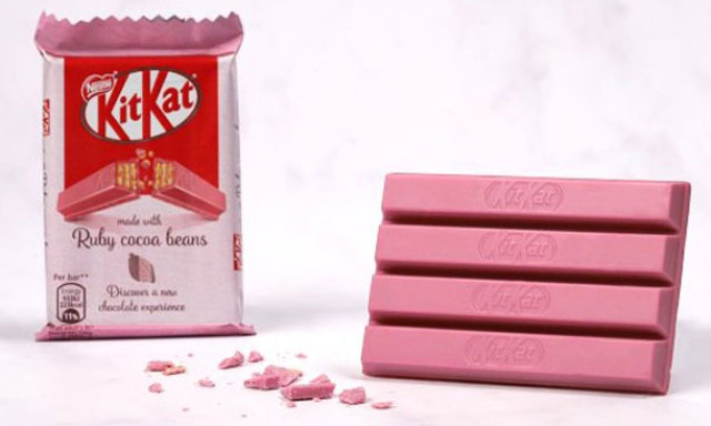 Dobd el a reggeli s&oacute;s kiflidet! - Feltal&aacute;lt&aacute;k a r&oacute;zsasz&iacute;n KitKat-et!