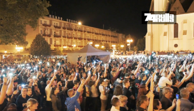 Az eső sem szegte kedv&eacute;t a hatalmas t&ouml;megnek a Mi&eacute;nk a v&aacute;ros első &eacute;jszak&aacute;j&aacute;n - VIDE&Oacute;