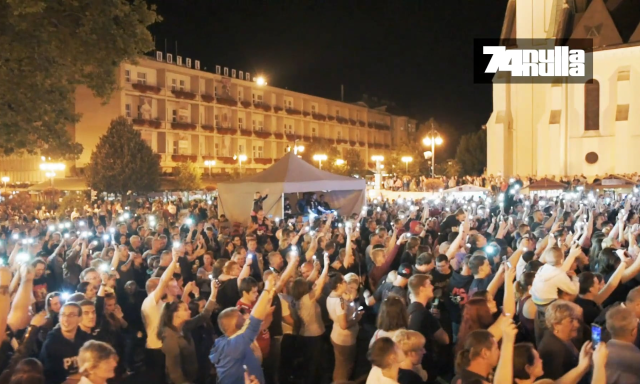 Az eső sem szegte kedv&eacute;t a hatalmas t&ouml;megnek a Mi&eacute;nk a v&aacute;ros első &eacute;jszak&aacute;j&aacute;n - VIDE&Oacute;