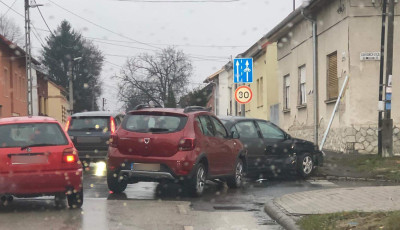 Dupla balesettel indult az első decemberi h&eacute;t Kaposv&aacute;ron