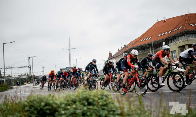 &Iacute;gy startolt el Kaposv&aacute;rr&oacute;l a Tour de Hongrie mezőnye - GAL&Eacute;RIA