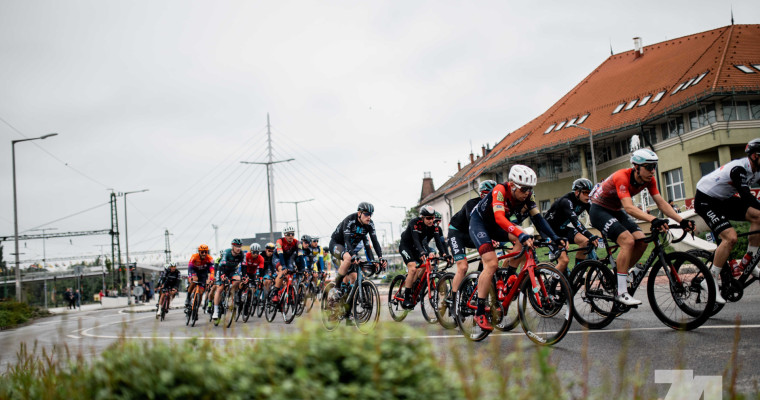 &Iacute;gy startolt el Kaposv&aacute;rr&oacute;l a Tour de Hongrie mezőnye - GAL&Eacute;RIA