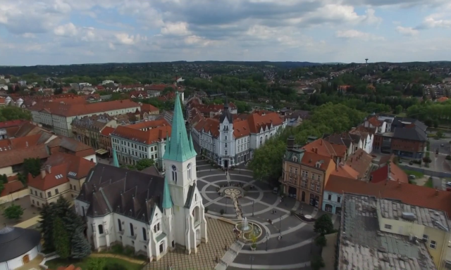 H&aacute;rom &eacute;ves felv&eacute;telt b&aacute;ny&aacute;sztunk elő Kaposv&aacute;rr&oacute;l - &Eacute;szreveszed az &ouml;sszes k&uuml;l&ouml;nbs&eacute;get? - VIDE&Oacute;