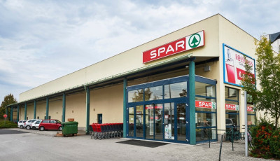 A Tesco &eacute;s a Spar dolgoz&oacute;i soron k&iacute;v&uuml;l kaphatj&aacute;k a v&eacute;dőolt&aacute;st?