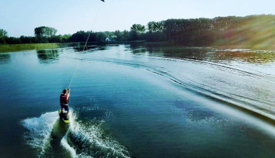 &Uacute;jraindult a Desed&aacute;n a wakeboard, mutatjuk mikor k&ouml;r&ouml;zhettek n&aacute;luk!