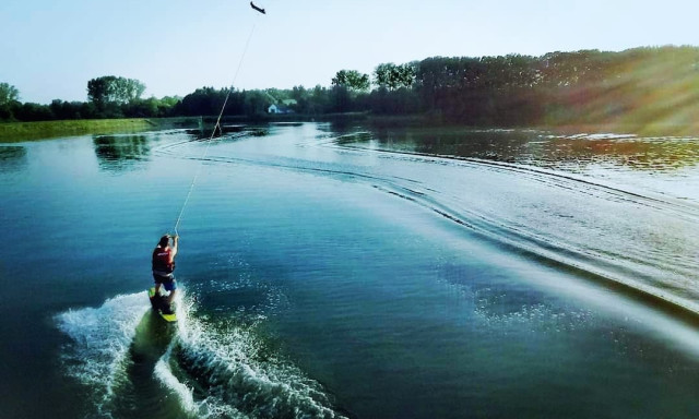 &Uacute;jraindult a Desed&aacute;n a wakeboard, mutatjuk mikor k&ouml;r&ouml;zhettek n&aacute;luk!