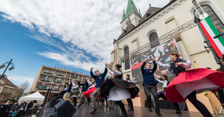 Var&aacute;zslatos k&eacute;pekkel jelentkez&uuml;nk az &uuml;nneps&eacute;gről - GAL&Eacute;RIA