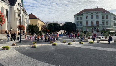 A Zene Vil&aacute;gnapj&aacute;t &uuml;nneplő gyerekektől volt hangos a Kossuth t&eacute;r