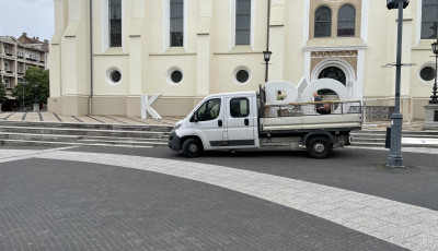 Előker&uuml;lt &uacute;jra a Kaposv&aacute;r felirat, csinos&iacute;tj&aacute;k a v&aacute;rost a ker&eacute;kp&aacute;rversenyre