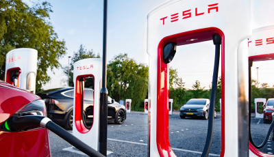 Supercharger t&ouml;ltőket telep&iacute;tene a Tesla, Kaposv&aacute;r is szerepel a list&aacute;n