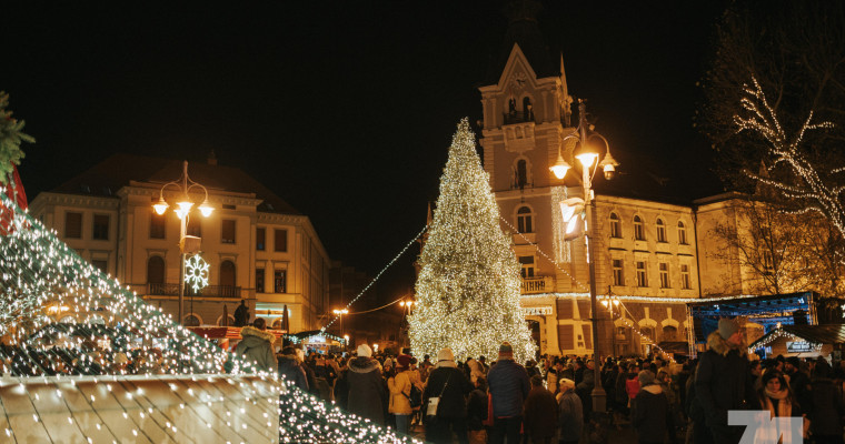 Felgy&uacute;ltak a belv&aacute;ros f&eacute;nyei - Kezdet&eacute;t vette az adventi kavalk&aacute;d - GAL&Eacute;RIA