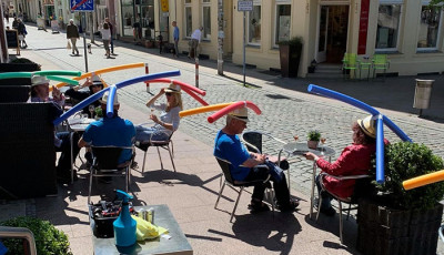 Egy n&eacute;met k&aacute;v&eacute;z&oacute; eg&eacute;szen k&uuml;l&ouml;nc m&oacute;don garant&aacute;lja vend&eacute;gei t&aacute;vols&aacute;gtart&aacute;s&aacute;t