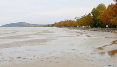 Eltűnt a Balaton vize Balatonyfenyvesn&eacute;l