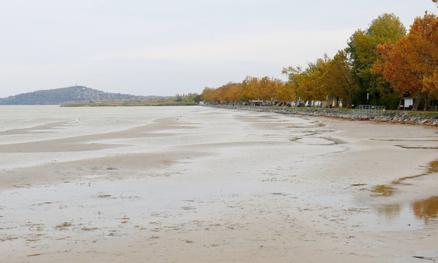 Eltűnt a Balaton vize Balatonyfenyvesn&eacute;l